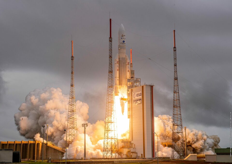 NASA’s Webb Telescope Launches to See First Galaxies, Distant Worlds