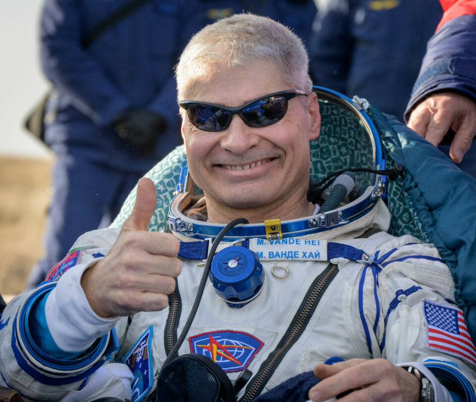Record-Setting NASA Astronaut, Crewmates Return from Space Mission