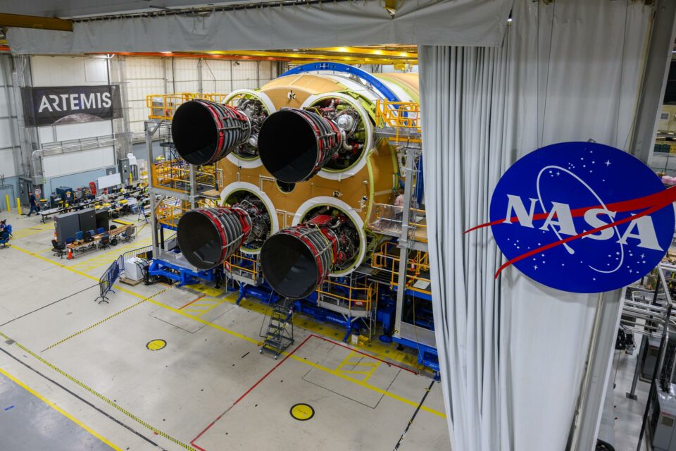 Artemis II Astronauts View SLS Core Stage at Michoud
