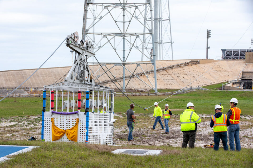 Artemis Teams Install Emergency Escape Baskets at NASA Kennedy