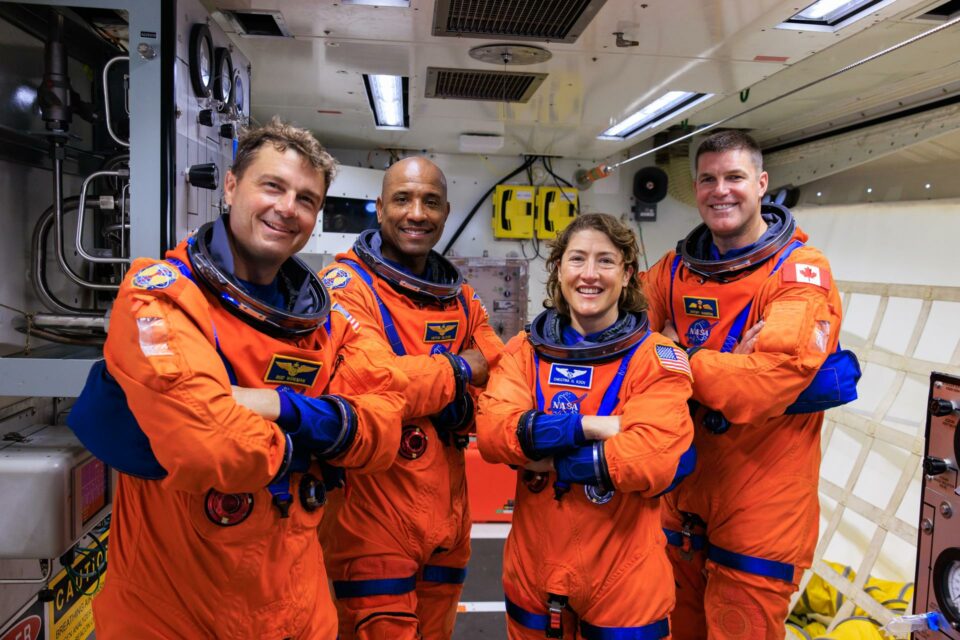 First Artemis Moon Crew Trains for Return to Earth