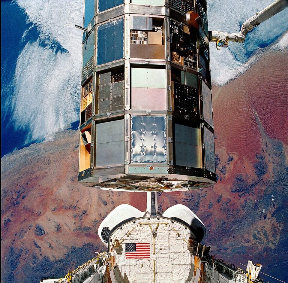 35 Years Ago: STS-32 Returns the Long Duration Exposure Facility