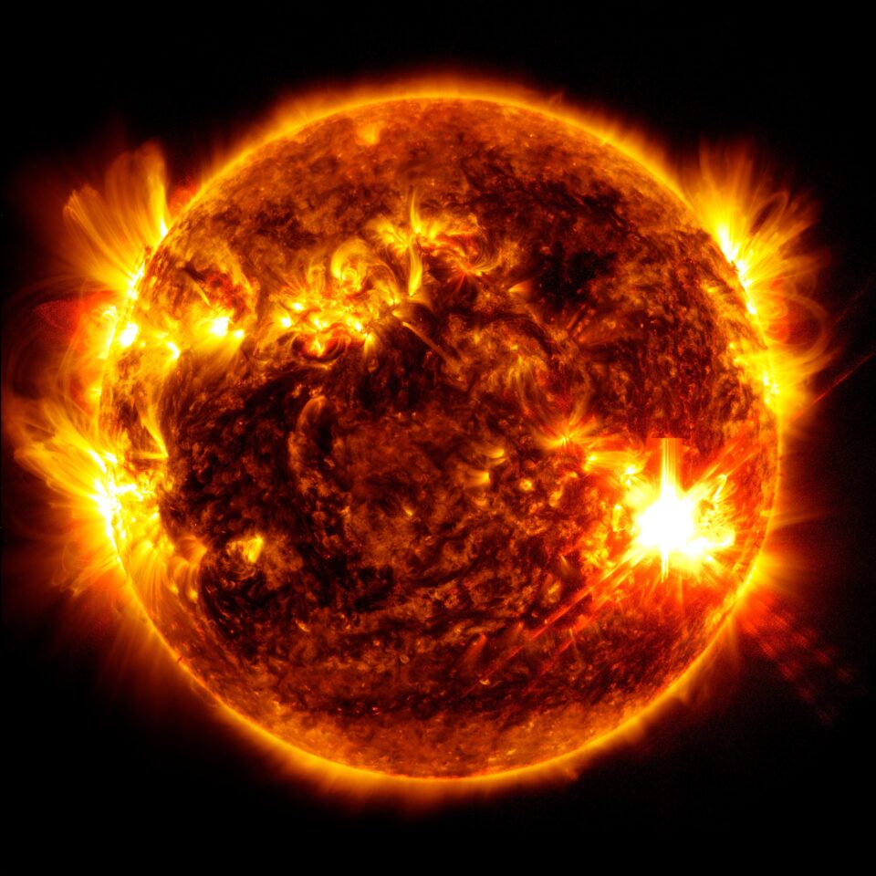 NASA Solar Observatory Sees Coronal Loops Flicker Before Big Flares
