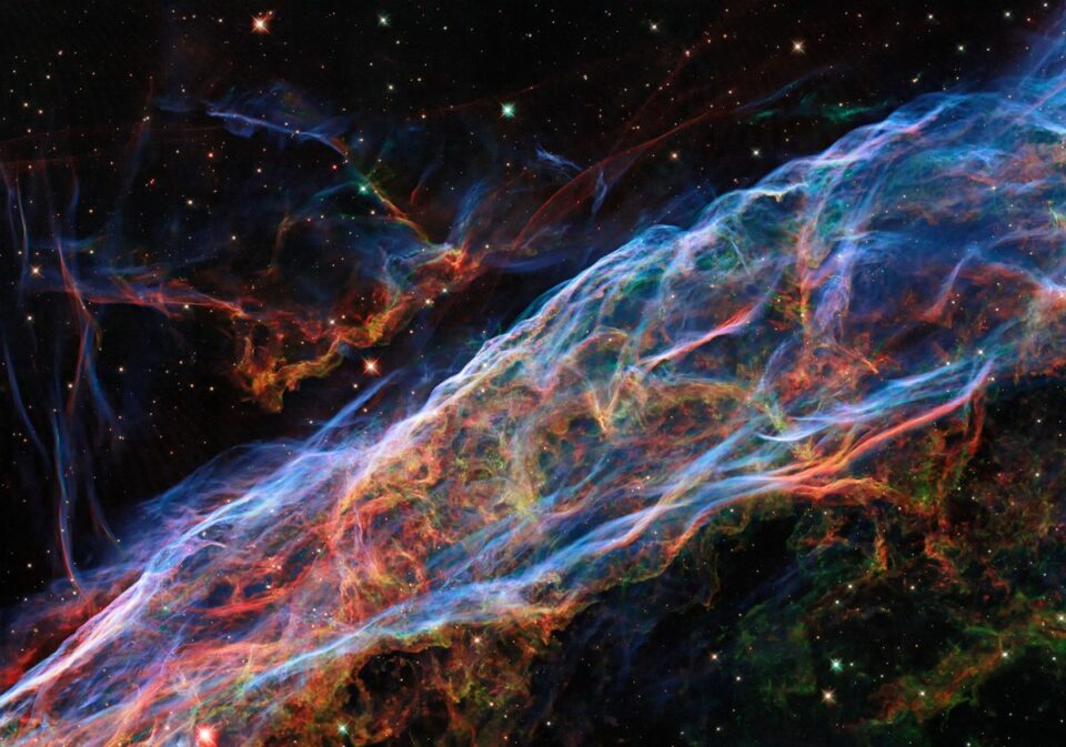 Hubble Captures New View of Colorful Veil