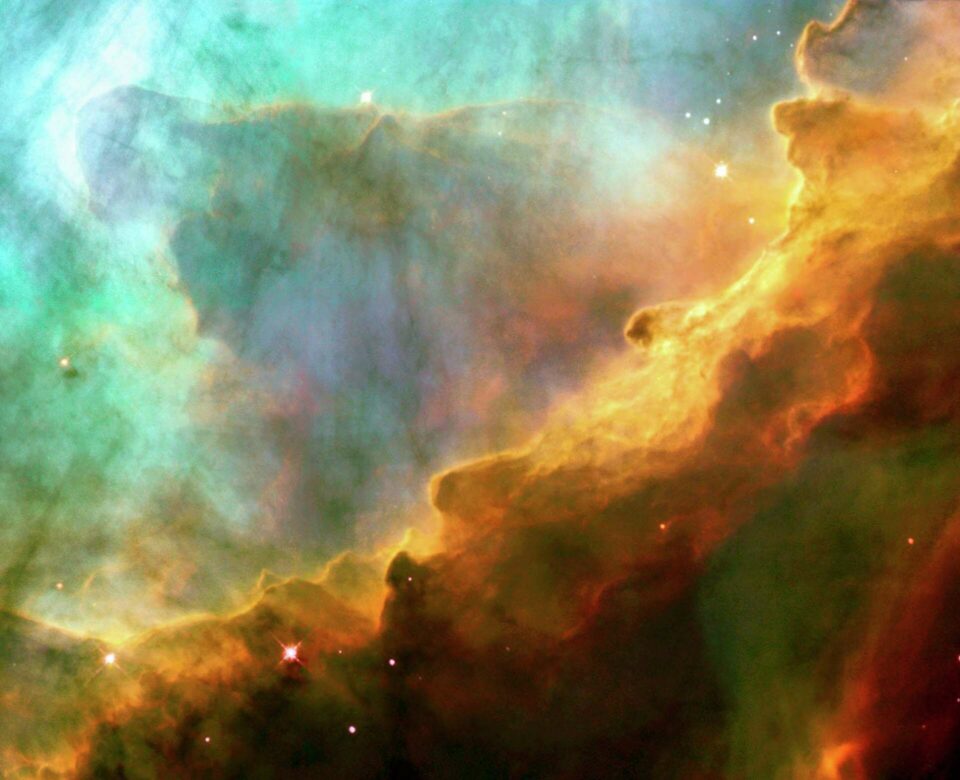 Hubble Captures a Star’s Swan Song