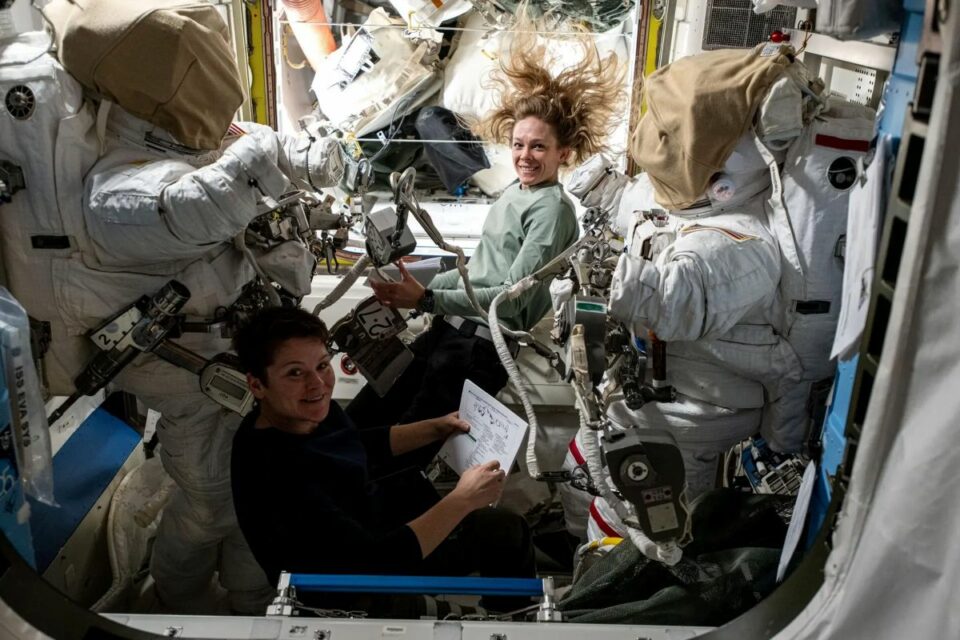 NASA, International Astronauts Address Students from New York, Ohio
